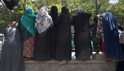 Enfrentamientos en una nueva protesta de mujeres para pedir su inclusión en el gobierno talibán
