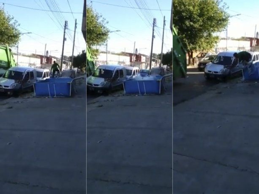 El chapuzón de un recolector de residuos en pleno recorrido que causa furor en las redes