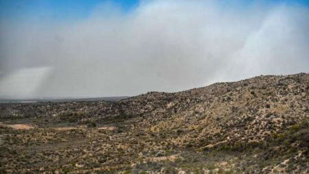 Siguen las tareas para frenar incendios forestales con alerta roja en el norte y centro de San Luis