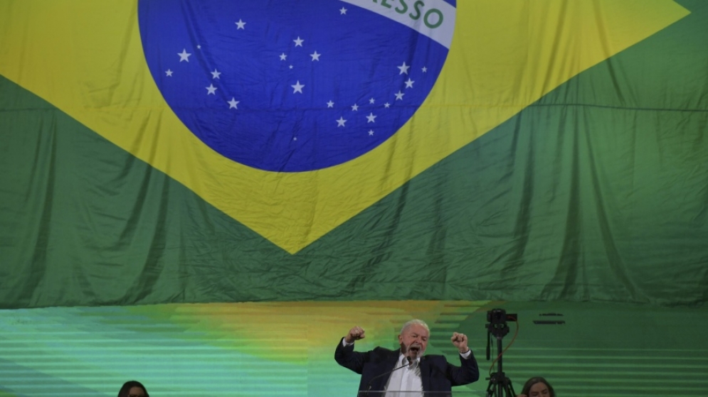 En el inicio formal de la campaña en Brasil, Lula lidera 52 a 37, según encuesta de Ipec