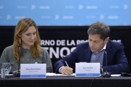 Kicillof y gremios estatales llevan paritarias al 60%