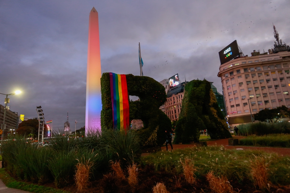 Una marea arcoíris cubrió las calles de Buenos Aires para celebrar el Orgullo
